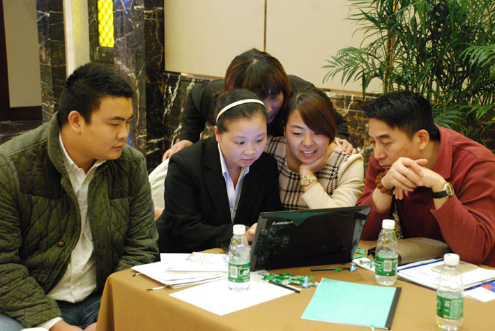 高瞻遠(yuǎn)矚，移攬?zhí)煜? 2014年百度移動推廣峰會會議報道
